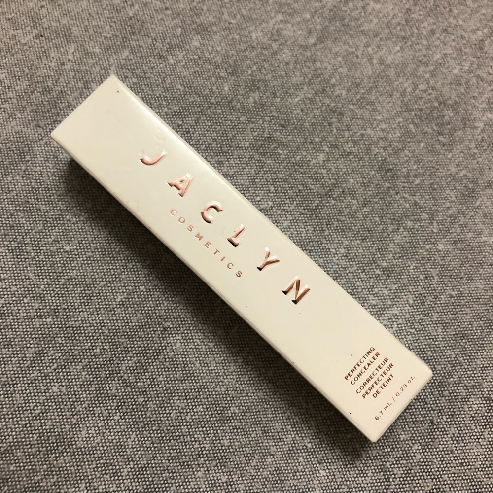 Jaclyn Hill perfecting concealer